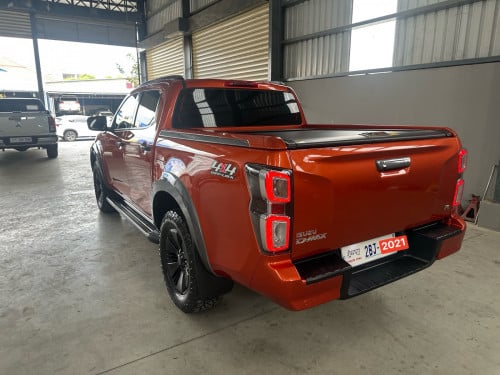 Isuzu D-Max V-Cross Full Option 2021 ( ម៉ាសុីនធំ 3.0 )