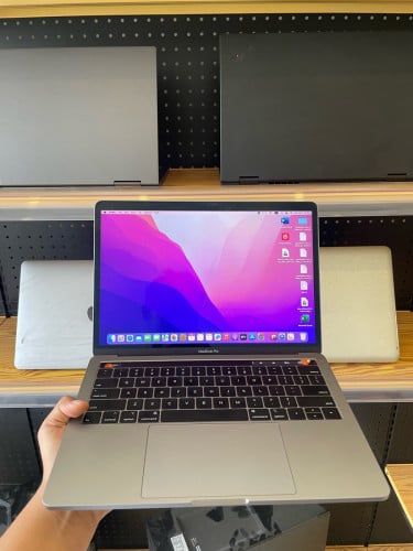 Macbook Pro I7 16g touch bar