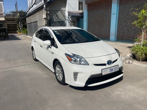 Prius year 2012 option 3 plug-in