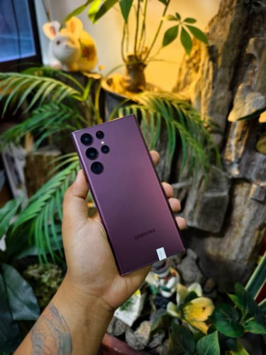 Samsung galaxy S22 Ultra/ram12/256G/(ក្រុមហ៊ុនសុីម2)