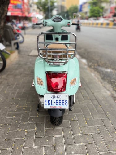 Vespsa GTS. 300cc. 2022. ខ្ចីណាស់ លេខការ៉េ (លេខធ្វេីអស់1809$)
