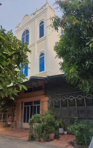 ផ្ទះលក់ក្រោមតម្លៃទីផ្សារ(អាចរស់នៅនិងឃ្លាំងស្តុកទំនិញ)