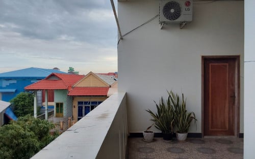 ផ្ទះលក់ក្រោមតម្លៃទីផ្សារ(អាចរស់នៅនិងឃ្លាំងស្តុកទំនិញ)