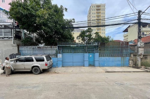 ដីនឹងផ្ទះសម្រាប់លក់ សង្កាត់ផ្សារដើមថ្កូវ