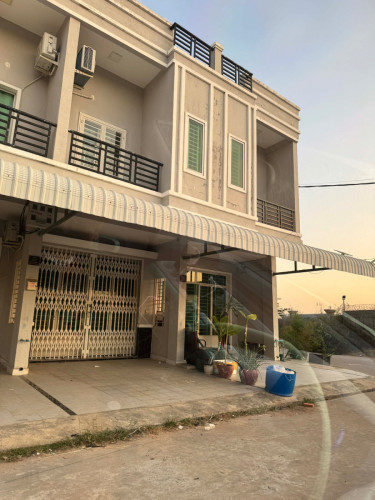 ផ្ទះលក់បន្ទាន់ទីតាំងល្អ