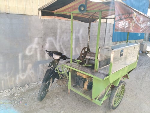 លក់ទាំងរម៉ក់ហ្នឹងម៉ូតូ