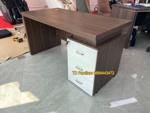 តុការិយាល័យ. 140*70.cm