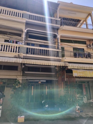 ផ្ទះល្វែង 4.2x16m (ខាងមុខផ្សារចាក់អង្រែក្រោម ផ្លូវ60ម)