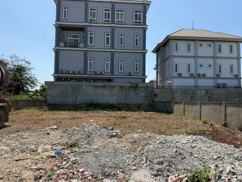 ដីលក់នៅក្រោយផ្សារបឹងបៃតងជិតផ្លូវ92