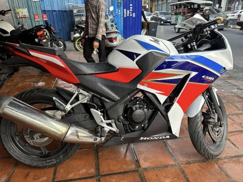 ម៉ូតូជប៉ុន HONDA CBR250R 2016 ក្រដាស់ពន្ធ