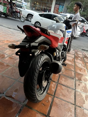 ម៉ូតូជប៉ុន HONDA CBR250R 2016 ក្រដាស់ពន្ធ