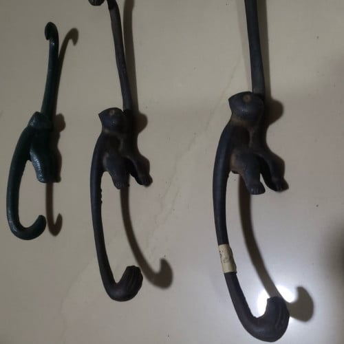 ស្វាបុរាណតោង​ របស់តាំងជញ្ចាំង​ Vintage Cast Iron Monkey Hooks