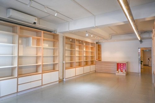1200$  | Fitted Out Retail Space for Rent