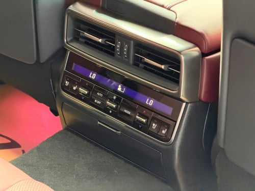 2025 Lx 700h