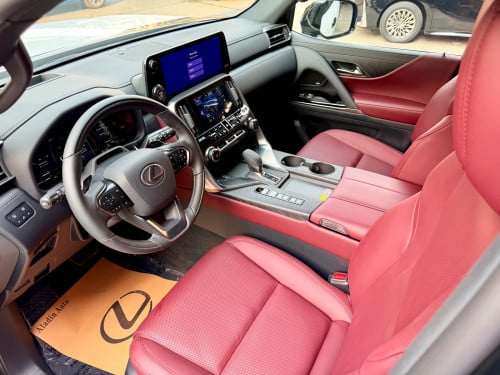 2025 Lx 700h