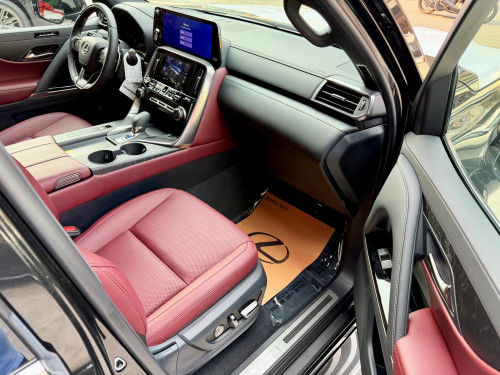 2025 Lx 700h