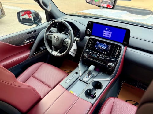 2025 Lx 700h
