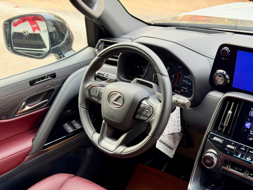 2025 Lx 700h
