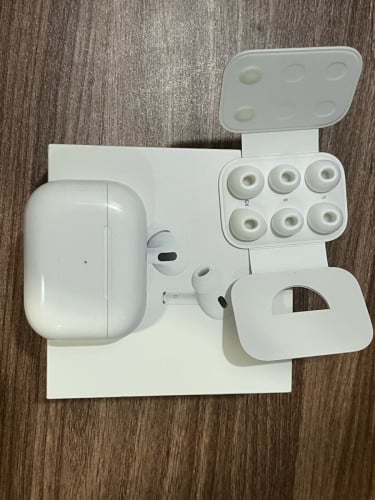AirPods Pro 2 Lightning នៅស្អាត របស់ប្រើផ្ទាល់ខ្លួន