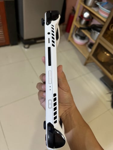ASUS ROG Ally Z1 Extreme (500GB) មួយទឹកជាមួយប្រអប់