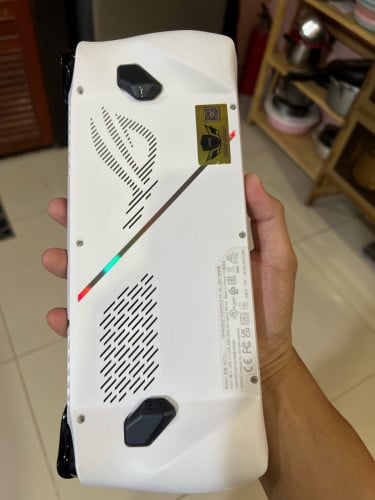 ASUS ROG Ally Z1 Extreme (500GB) មួយទឹកជាមួយប្រអប់