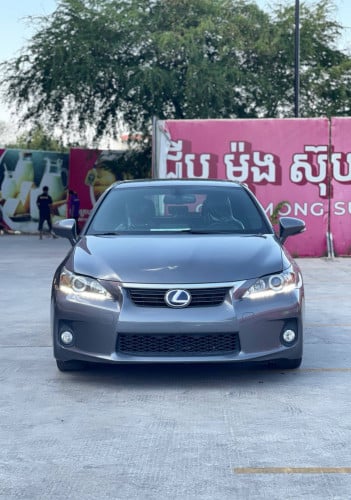 CT200h 2012 F-Sport ធានាឡានមូល អត់បុក