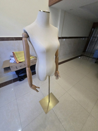 Display manikin