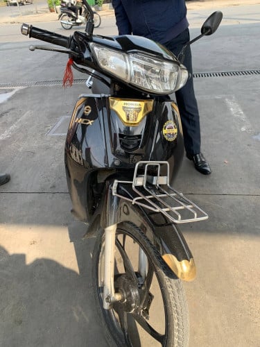 honda dream 024​ មាន​ពន្ធ​ កាតគ្រី​ត្រឹម​ត្រូវ​ ម៉ាស៊ីន​តាន់​ ដៃ​ជេីង​សាណុំ​សុីន​ លក់​1700$