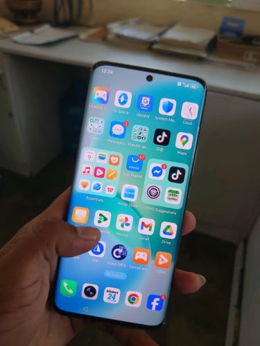 Honor magic 4  98%អេក្រង់ខ្ចី កាមេរ៉ាច្បាស់មុខក្រោយ 150$