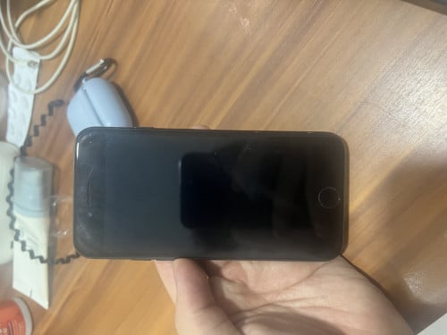 Iphone 7 32gb នៅថ្មី​ អត់បែក