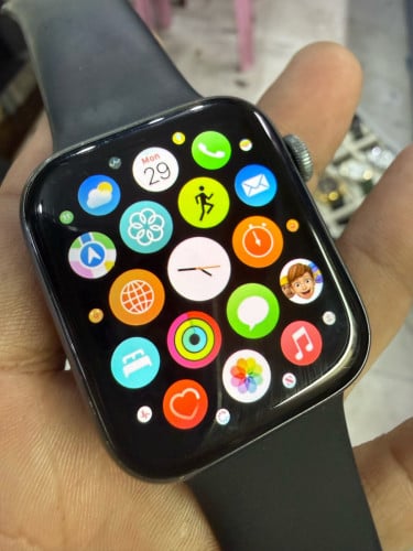Iwatch  series 4. 44mm  មានឆ្នាំង 59$