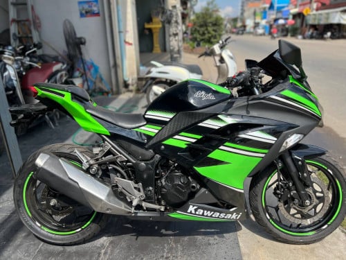 ម៉ូតូជប៉ុន Kawasaki Ninja 250cc 2015 ABS ក្រដាសពន្ធ នៅខ្ចីស្អាត