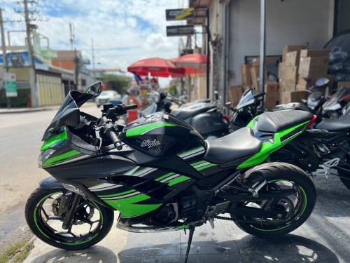 ម៉ូតូជប៉ុន Kawasaki Ninja 250cc 2015 ABS ក្រដាសពន្ធ នៅខ្ចីស្អាត