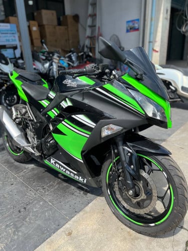 ម៉ូតូជប៉ុន Kawasaki Ninja 250cc 2015 ABS ក្រដាសពន្ធ នៅខ្ចីស្អាត