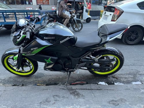 ម៉ូតូជប៉ុន KAWASAKI Z250 2016 មួយទឹក ផ្លាកលេខហើយ នៅស្អាត