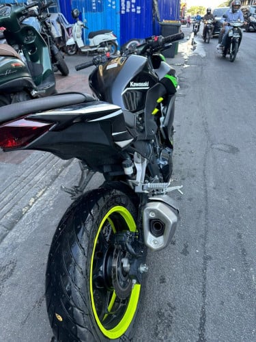 ម៉ូតូជប៉ុន KAWASAKI Z250 2016 មួយទឹក ផ្លាកលេខហើយ នៅស្អាត
