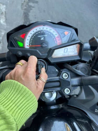 ម៉ូតូជប៉ុន KAWASAKI Z250 2016 មួយទឹក ផ្លាកលេខហើយ នៅស្អាត