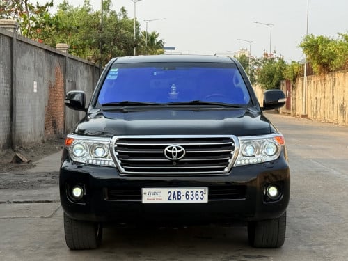 Land Cruiser 2013 VIP​ ម៉ាស៊ូត​ 14មុឺនគីឡូហ្សុីន