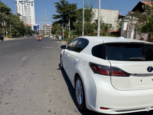 Lexus CT200H 2013
