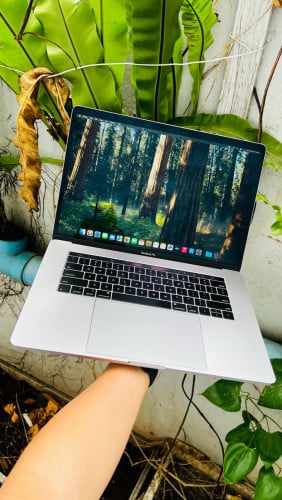MacBook Pro 2018 15inch i7