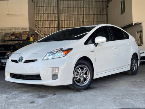 Prius 010 option 3 ក្នុងលឿង សូមចុចលីងខាងក្រោមដើម្បើសួរពត៍មានបន្ថែម