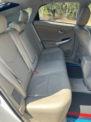 Prius ឆ្នាំ 2010 ឡើងស្តុប012 ឡានមូលស្អាតពិន្ទុខ្ពស់
