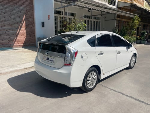 Prius year 2012 option 3 plug-in
