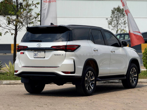 TOYOTA FORTUNER​ LEGENDER 2023