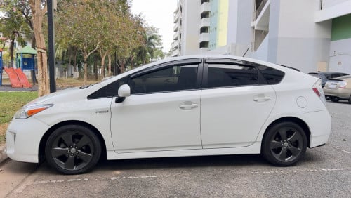 Toyota Prius 2012 Deluxe Solar ស្តុកថ្មី