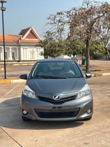 Toyota vitz2013-Smartkey មហាខ្ចី មិនខកជើង