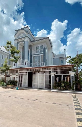 🫶 វីឡាភ្លោះសំរាប់ជួលនៅ បុរី ឡុងនី ចំការដូង