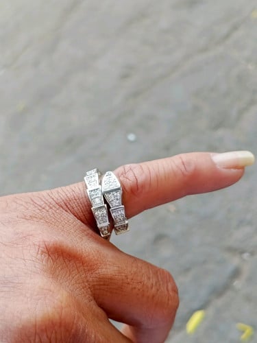 សុខសប្បាយហេងៗទិញមួយឱ្យមួយដូចក្នុងរូប