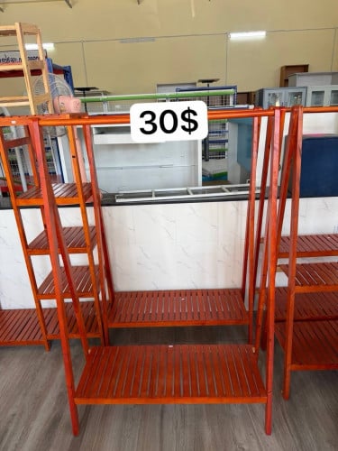 ធ្នេីរព្យួខោអាវ