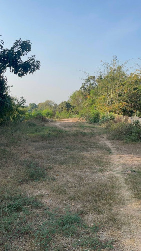ដីលក់តម្លៃល្អនៅលើផ្លូវធំរកស៊ីបាន នៅមុខសាលារៀនស្តៅ